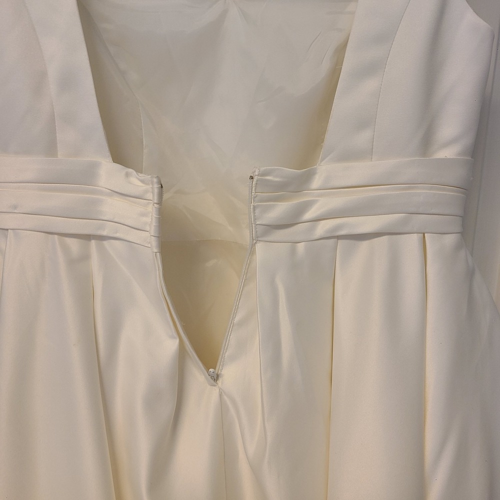 Youth Ivory Ball Gown by David's‎ Bridal Ivory/Champagne Sz. 14 Flower Girl - Picture 6 of 11